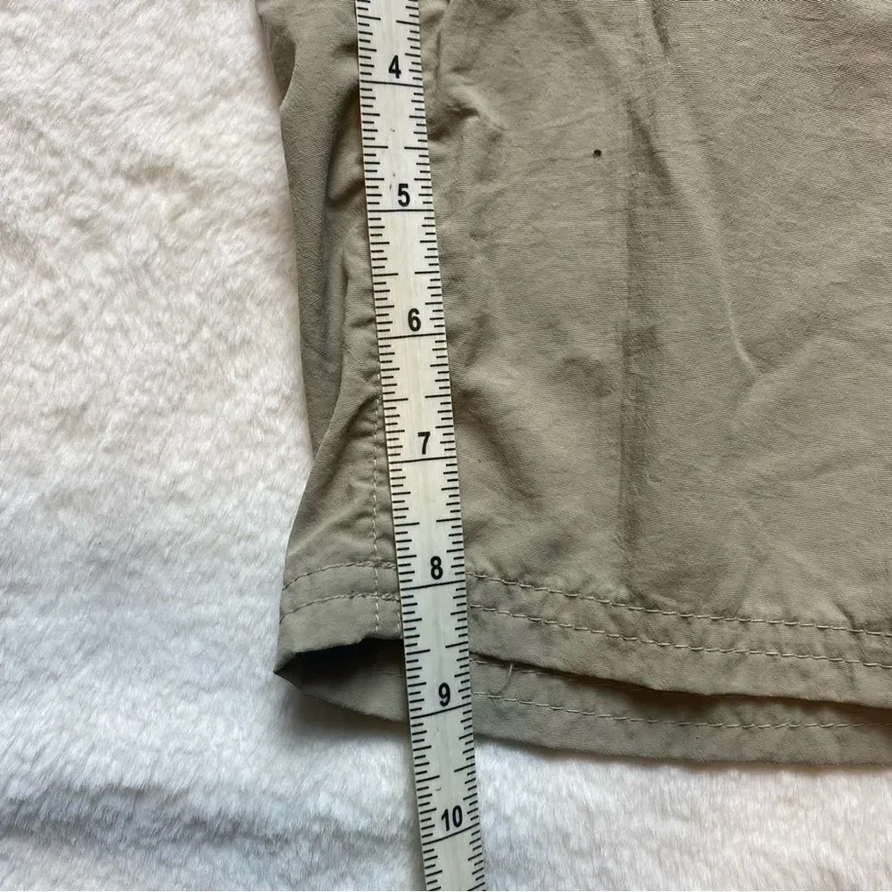 The North Face Light Khaki Shorts W/Mesh Liner
